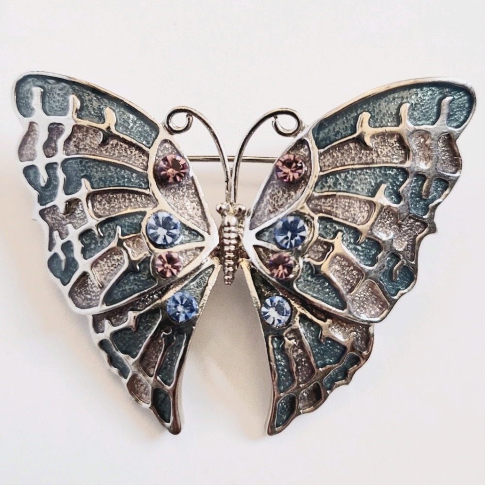NWOT butterfly pendant